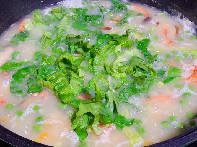 海鲜粥里的绿色蔬菜是什么?-图1 海鲜粥里的绿色蔬菜是什么?-图1