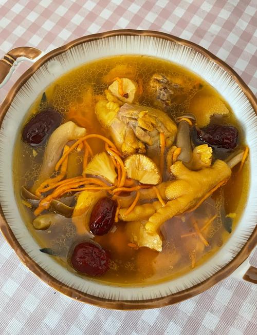 老鸡汤做法大全,家常怎么煲才好喝?-图2 老鸡汤做法大全,家常怎么煲才好喝?-图2