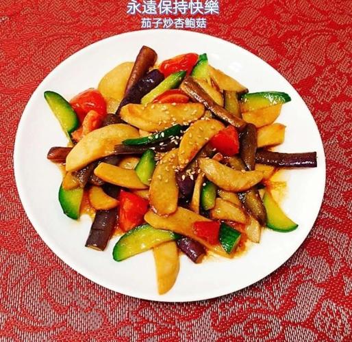 西红柿海鲜菇黄瓜炒肉,鲜味如何融合?-图1 西红柿海鲜菇黄瓜炒肉,鲜味如何融合?-图1