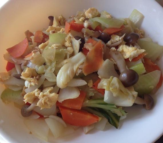 西红柿海鲜菇黄瓜炒肉,鲜味如何融合?-图2 西红柿海鲜菇黄瓜炒肉,鲜味如何融合?-图2