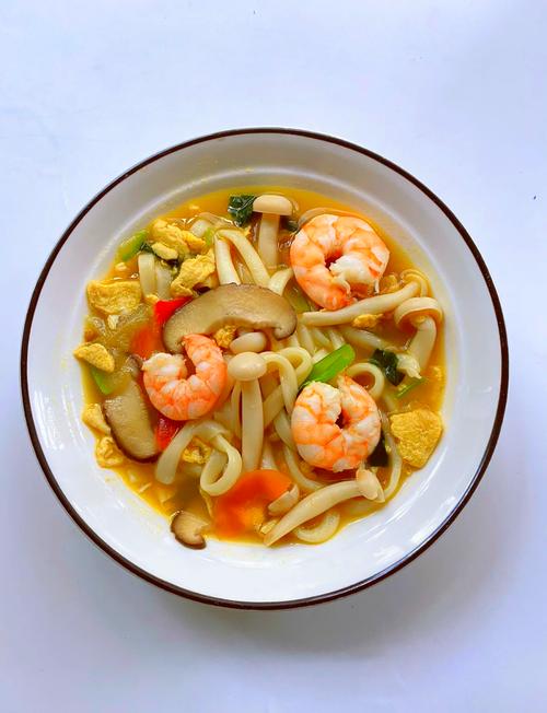 海鲜菇煮面怎么做？简单家常做法有哪些？-图1