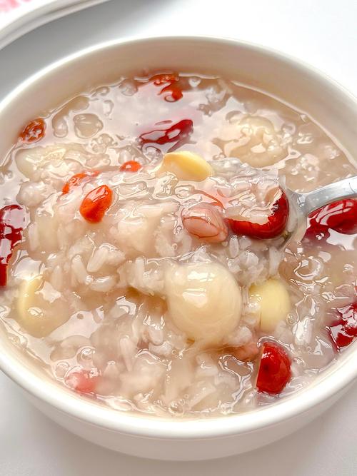 宝宝红枣桂圆莲子粥适合多大宝宝吃？-图1