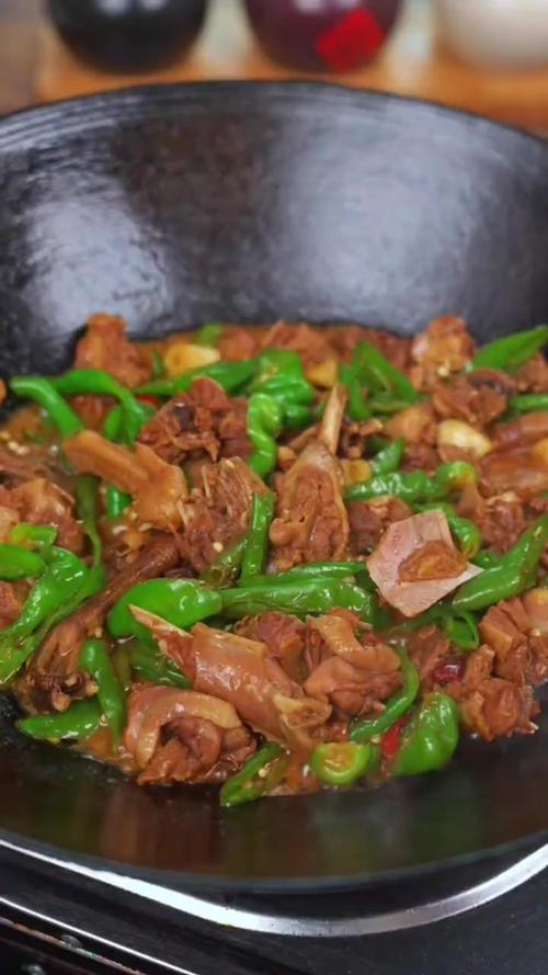 青椒鸭肉怎么做？家常做法有哪些？-图2