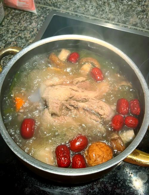 清汤肘子怎么做才软烂脱骨?-图1 清汤肘子怎么做才软烂脱骨?-图1