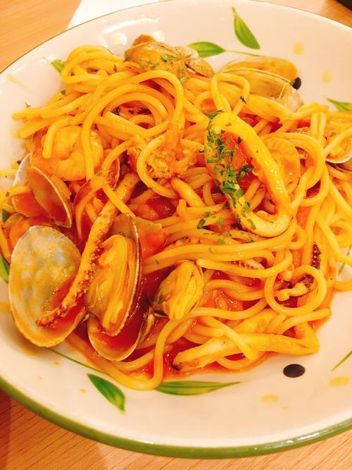 番茄海鲜意面配什么酒最搭？-图2