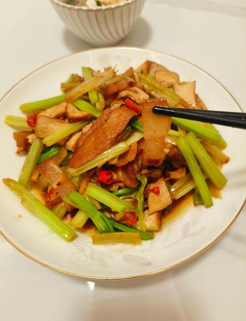 芹菜酱干怎么做?家常做法有哪些?-图2 芹菜酱干怎么做?家常做法有哪些?-图2