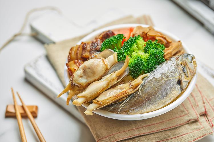 日式海鲜拉面汤底如何熬出鲜味？-图2