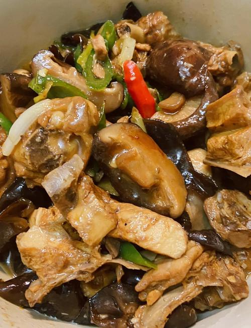 木耳煲鸡怎么做?家常做法有哪些?-图1 木耳煲鸡怎么做?家常做法有哪些?-图1