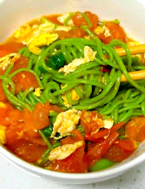 宝宝吃菠菜面,能搭配鸡蛋和西红柿吗?-图1 宝宝吃菠菜面,能搭配鸡蛋和西红柿吗?-图1