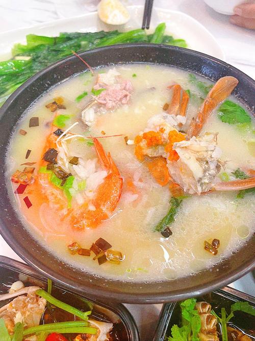 一锅两煮？粥蒸海鲜怎么做到的？-图2