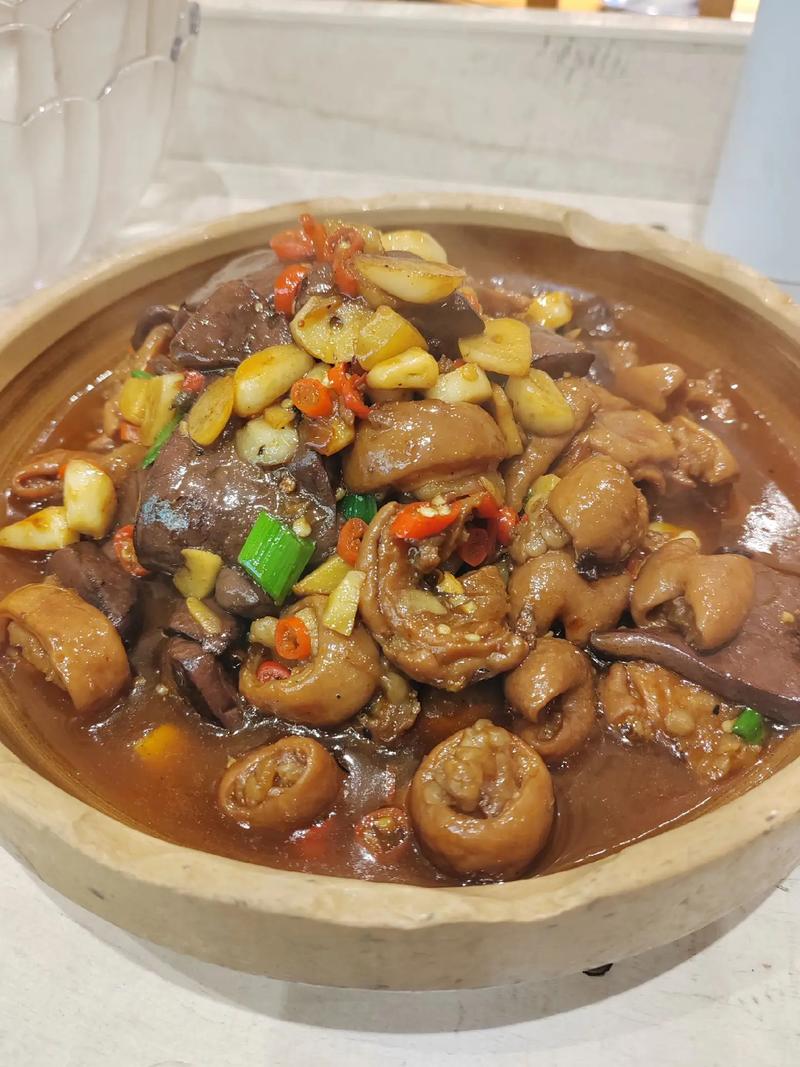 猪血肥肠怎么做才家常入味？-图1