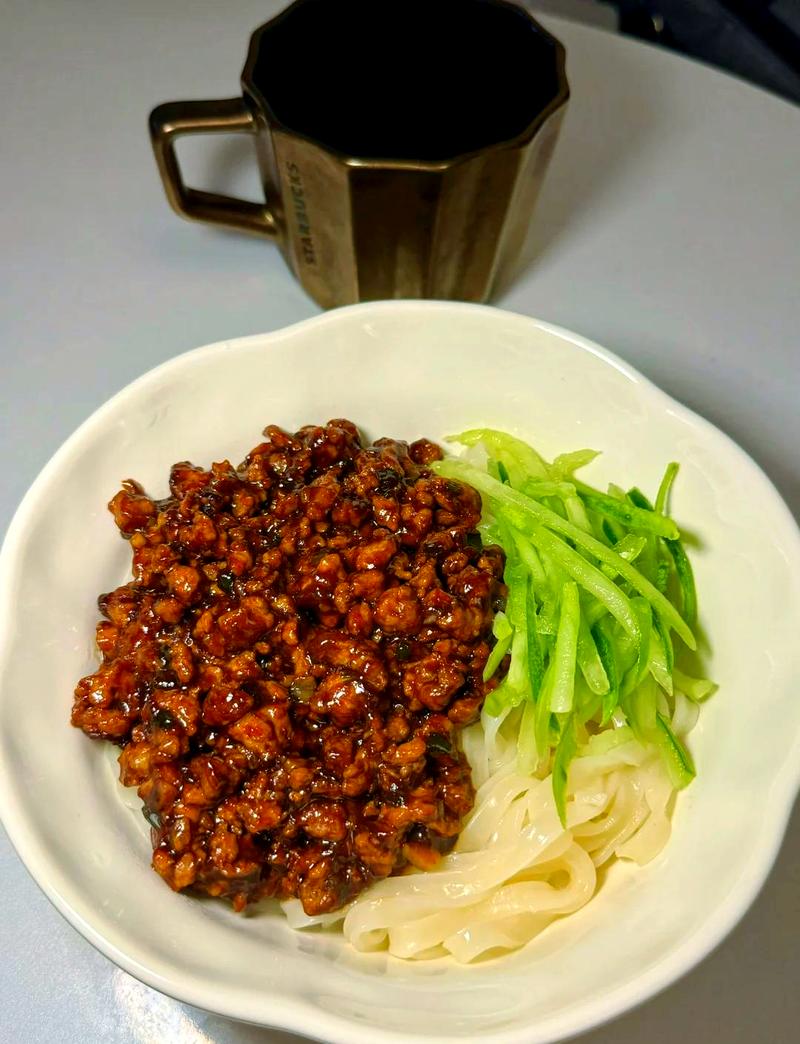 家常炸酱面怎么做才地道？-图1