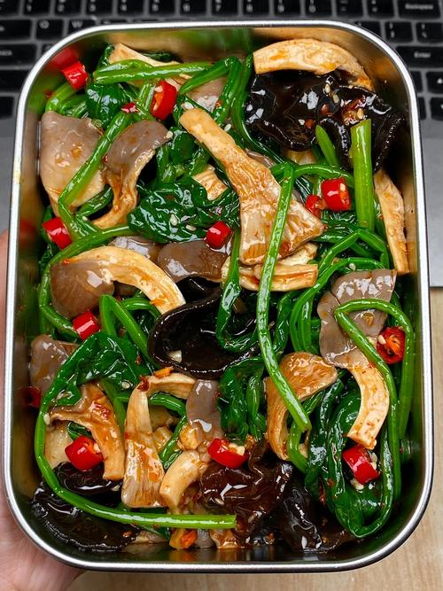 平菇木耳家常做法有哪些？-图1