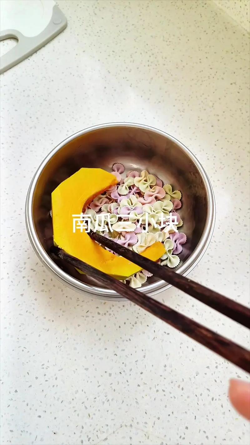 宝宝南瓜蝴蝶面的做法-图1 宝宝南瓜蝴蝶面的做法-图1