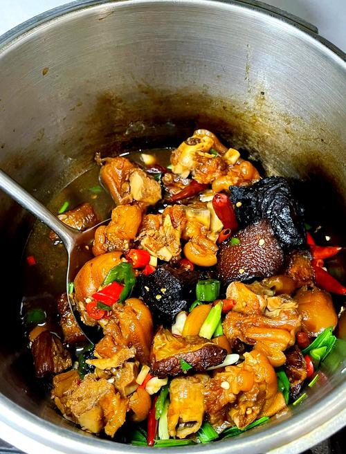 高压锅做肘子,家常做法有什么诀窍?-图1 高压锅做肘子,家常做法有什么诀窍?-图1