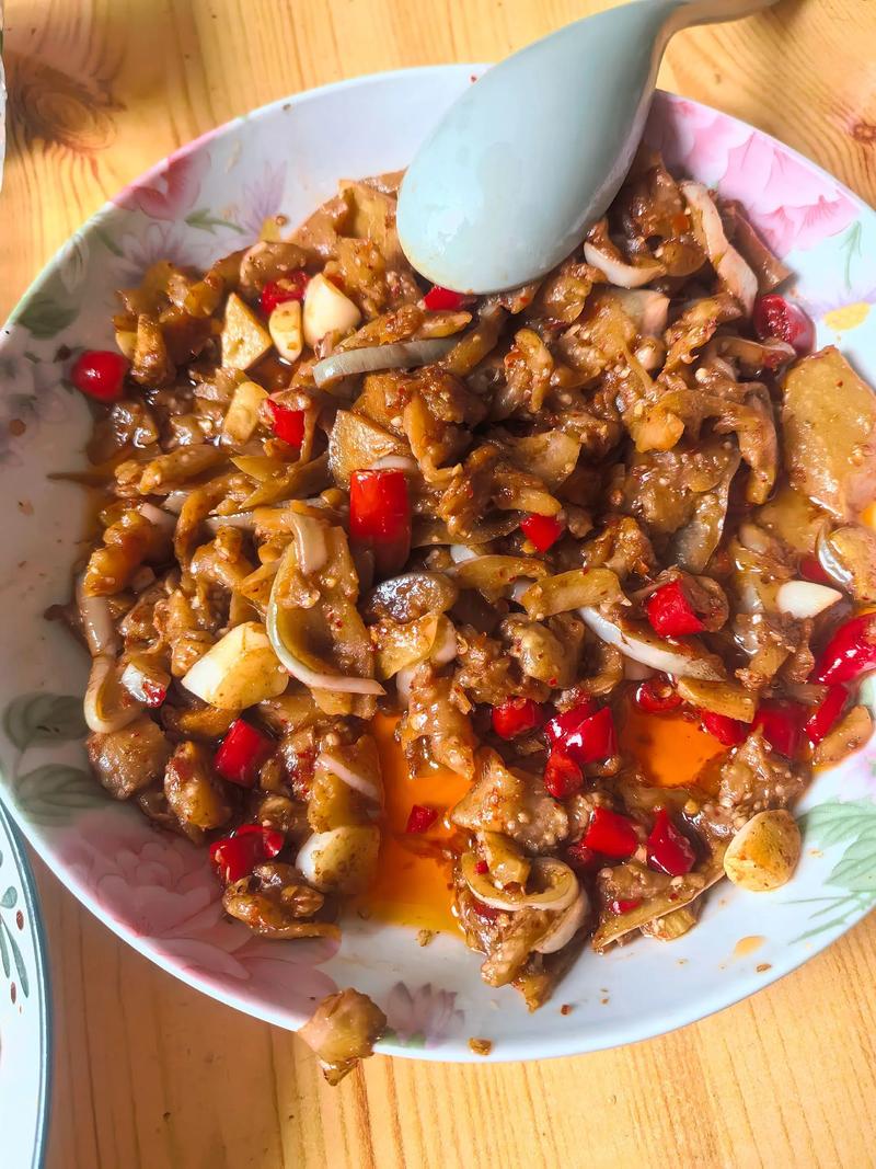 辣椒酱肉怎么做才够味?-图2 辣椒酱肉怎么做才够味?-图2