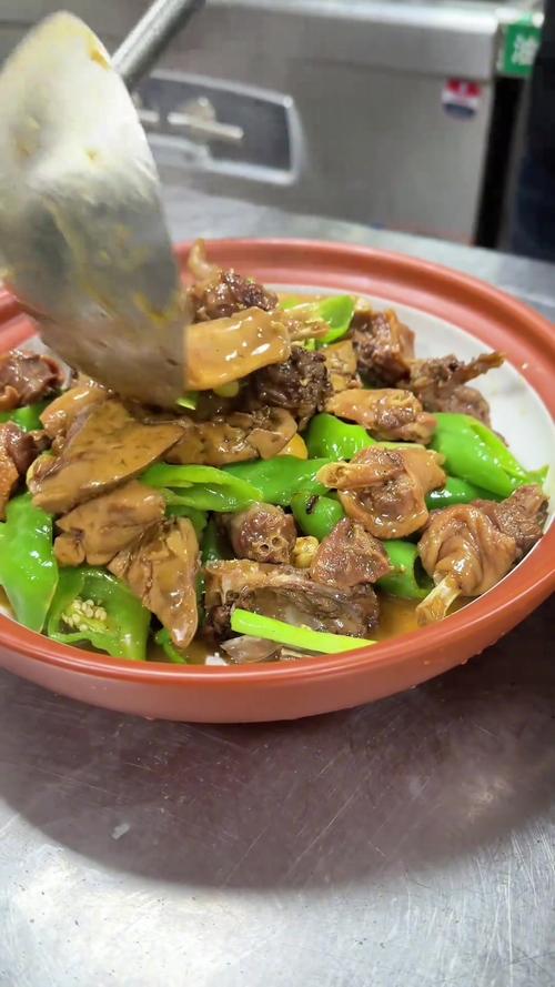 青椒焖鸭怎么做才够入味？-图3