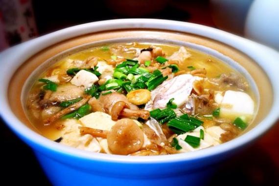 鱼头豆腐海鲜菇煮多久才熟烂?-图1 鱼头豆腐海鲜菇煮多久才熟烂?-图1