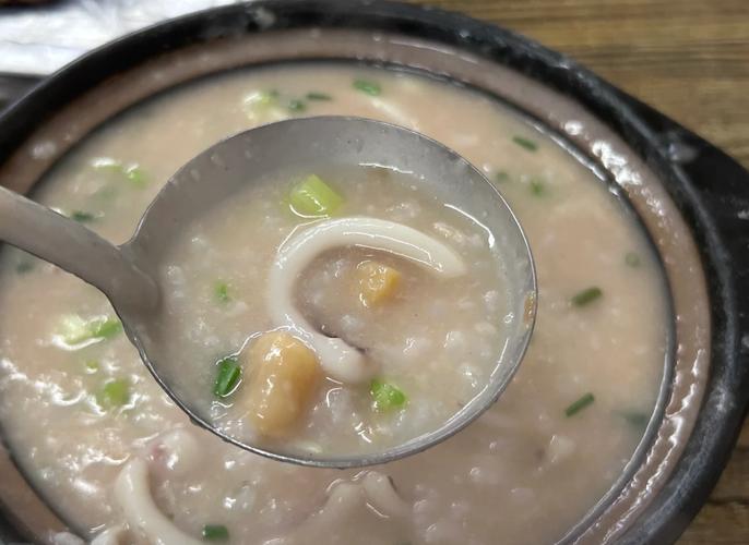 家常鱿鱼海鲜粥怎么做才鲜香？-图2