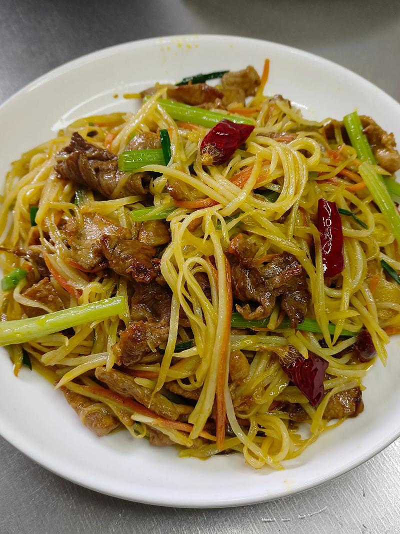 土豆丝炒肉怎么做才够脆嫩入味？-图1