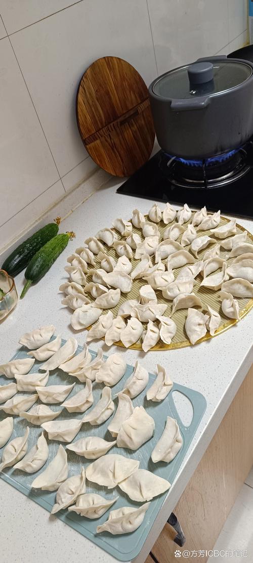 宝宝猪肉白菜虾仁饺子怎么做好吃？-图3