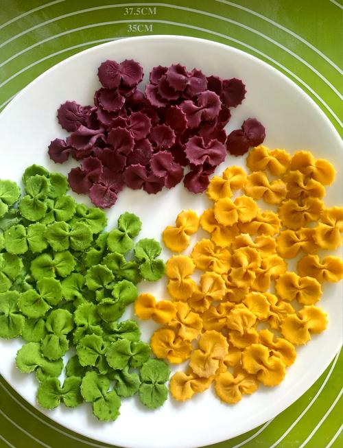 彩色宝宝蝴蝶面怎么做才好看又好吃?-图2 彩色宝宝蝴蝶面怎么做才好看又好吃?-图2