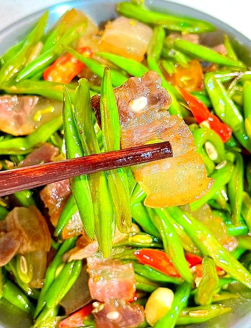 豆角炒腊肉怎么做才香？-图1