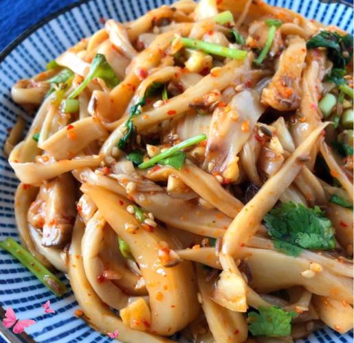 凉拌杏鲍菇做法有哪些？-图1