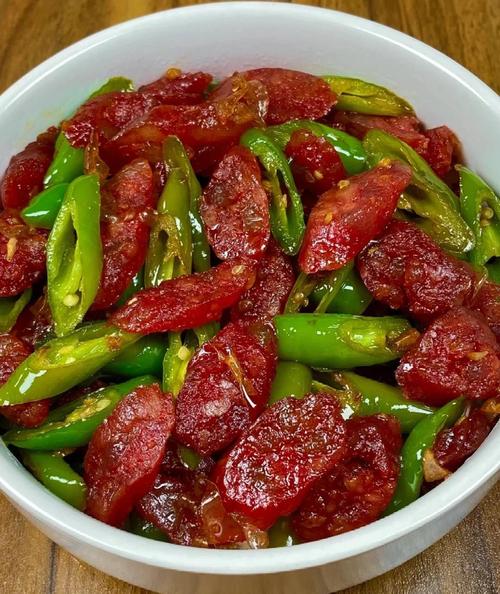 青椒肥肠怎么做才好吃?-图1 青椒肥肠怎么做才好吃?-图1