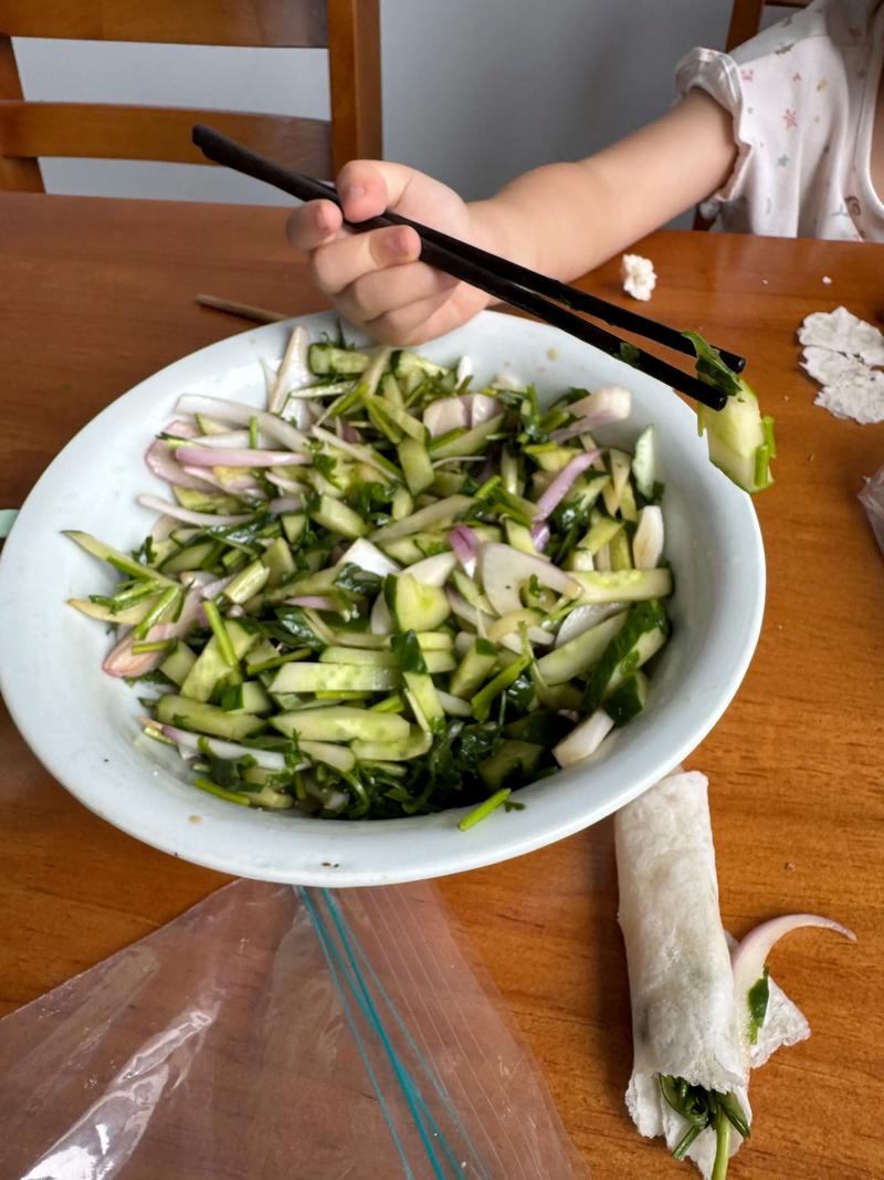 家常西红柿黄瓜洋葱怎么炒才好吃？-图2