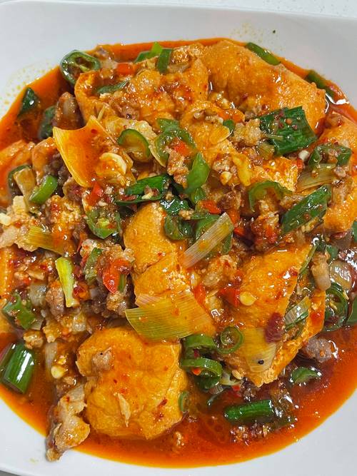 豆腐泡炒肉怎么做才下饭？-图2