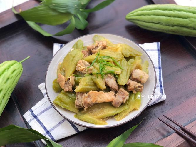 苦瓜炖排骨怎么做好吃又入味？-图3