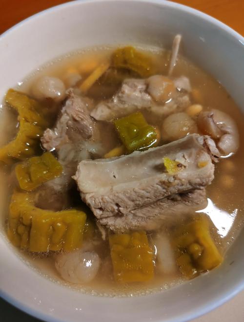 苦瓜炖排骨怎么做好吃又入味？-图2