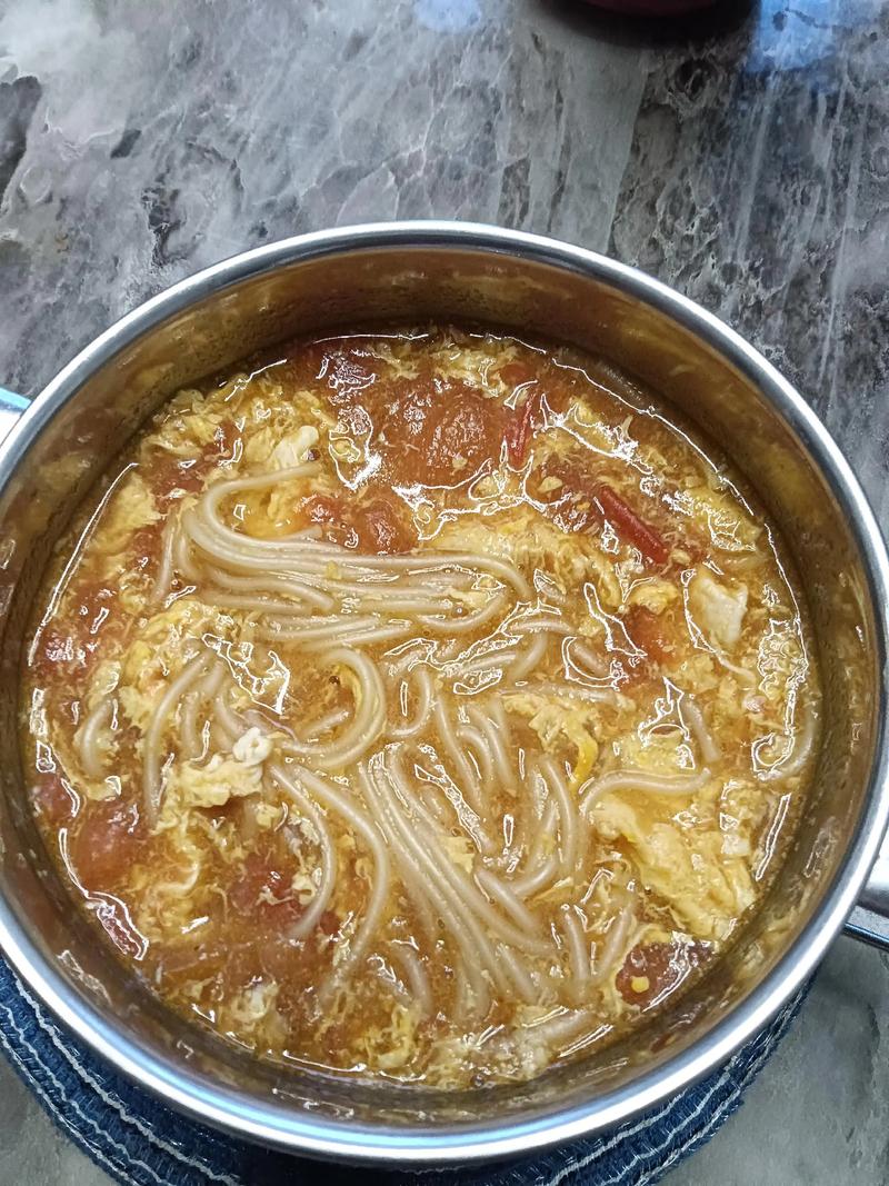 宝宝吃西红柿鸡蛋面线，怎么做更营养？-图1