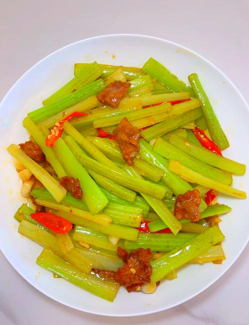 酱炒芹菜家常做法有哪些？-图2