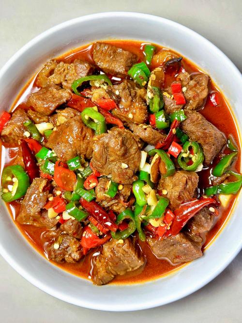 牛肉焖肉怎么做才好吃？-图1