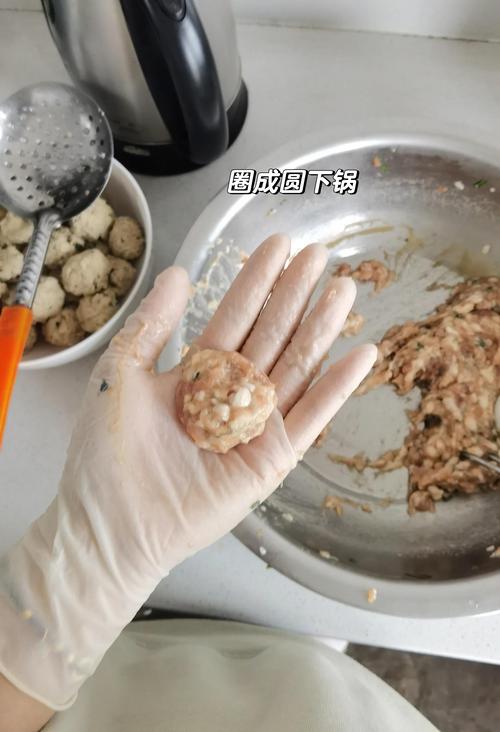 羊肉丸子怎么做才Q弹入味？-图2