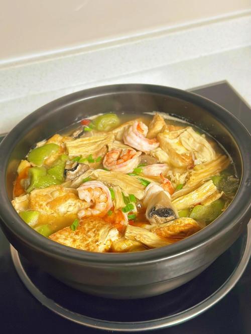 海鲜豆腐煲的家常做法-图1