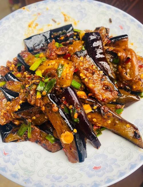 海鲜酱黄豆酱炒茄子，怎么炒更入味？-图1