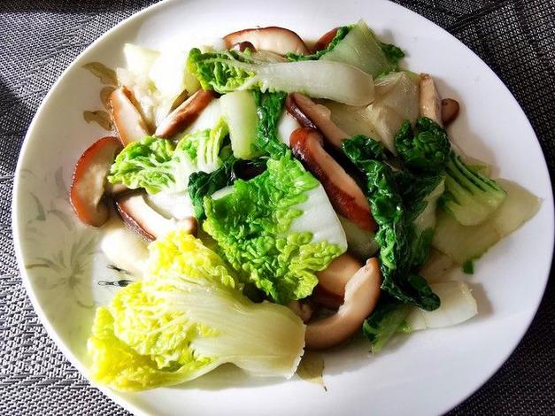 乌塌菜炒海鲜菇这样做更鲜嫩？-图1