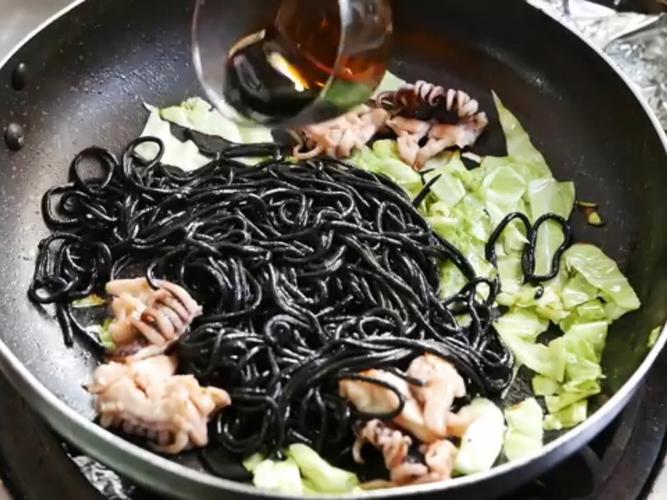 墨鱼海鲜面如何做得更鲜嫩弹牙?-图2 墨鱼海鲜面如何做得更鲜嫩弹牙?-图2