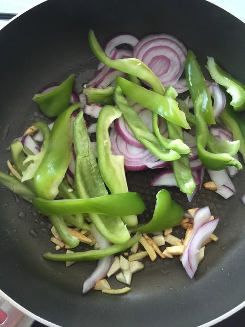 洋葱辣椒怎么炒才下饭？家常做法有哪些？-图3