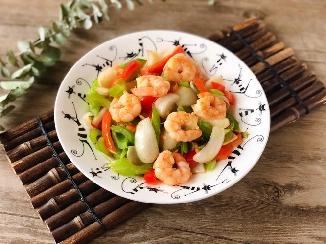 香芹海鲜西式菜，如何搭配更出彩？-图1