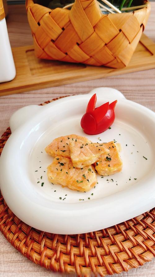 1周岁宝宝三文鱼辅食-图1