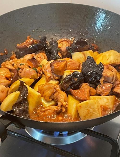鸡炒木耳怎么做才好吃？教你几招家常做法，鲜嫩入味超下饭！-图1
