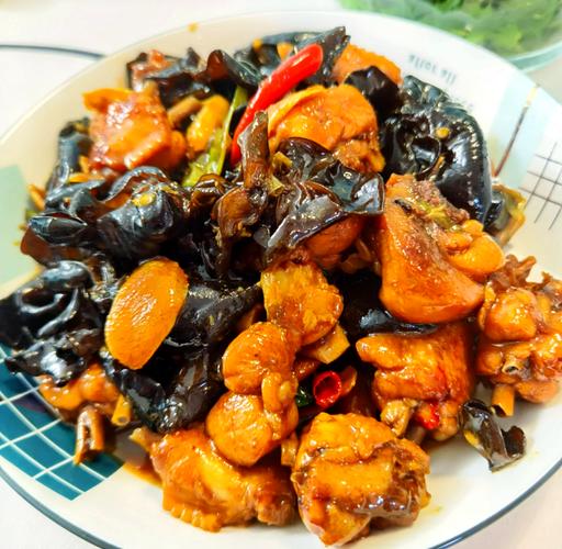 鸡炒木耳怎么做才好吃？教你几招家常做法，鲜嫩入味超下饭！-图3