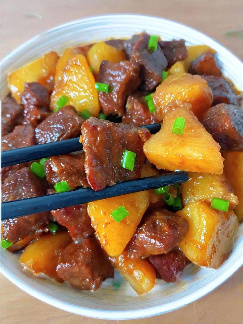 家常炖土豆肉怎么做才好吃？-图2