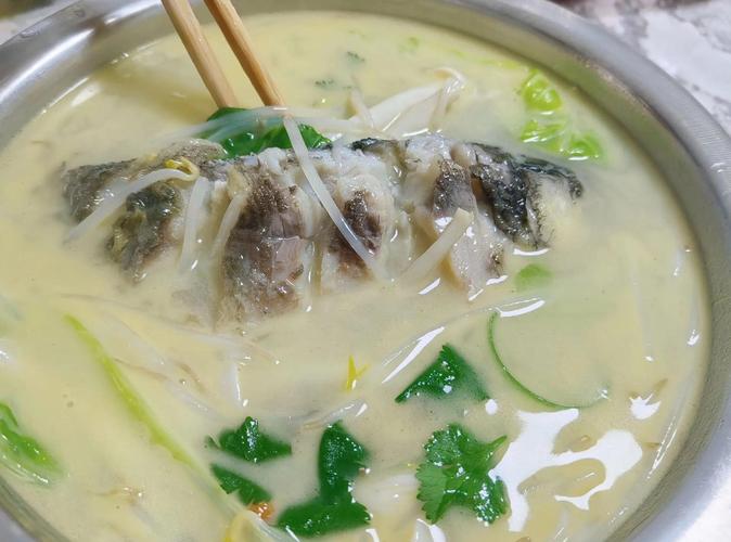 7个月宝宝辅食鲫鱼汤-图1