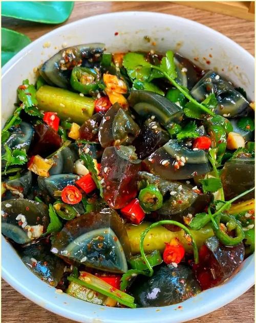 青椒皮蛋家常做法有啥窍门？-图1