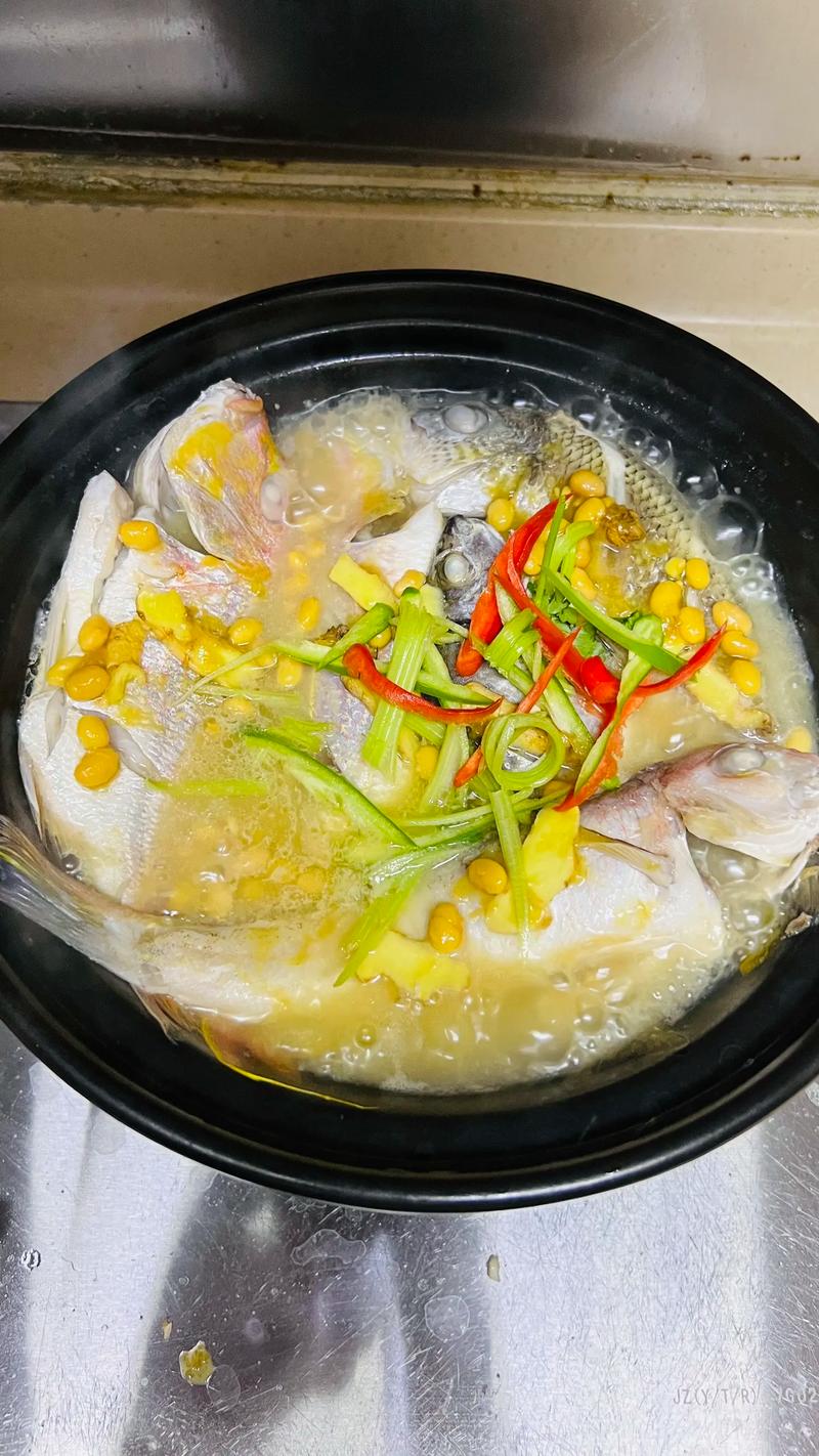 海鲜杂鱼汤如何炖出鲜味？-图1